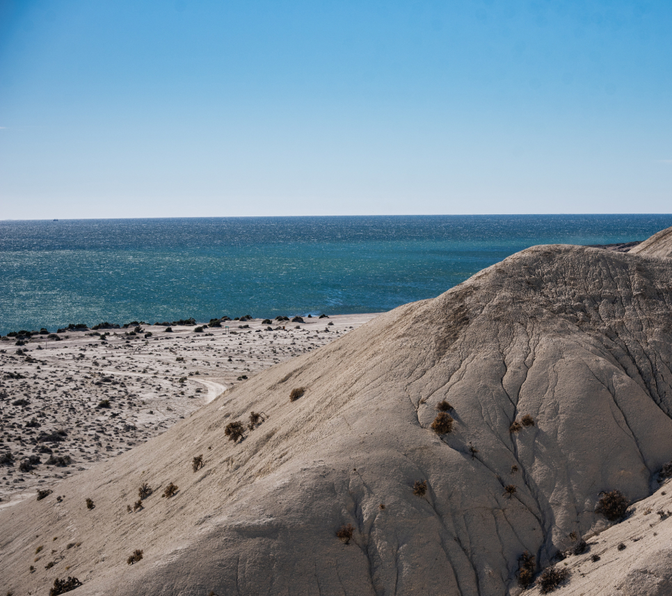 Acantilados y costa del Golfo Nuevo en el recorrido